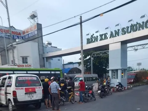 Cự cãi ở cổng bến xe, tài xế ô tô công nghệ bị đâm chết ở Sài Gòn